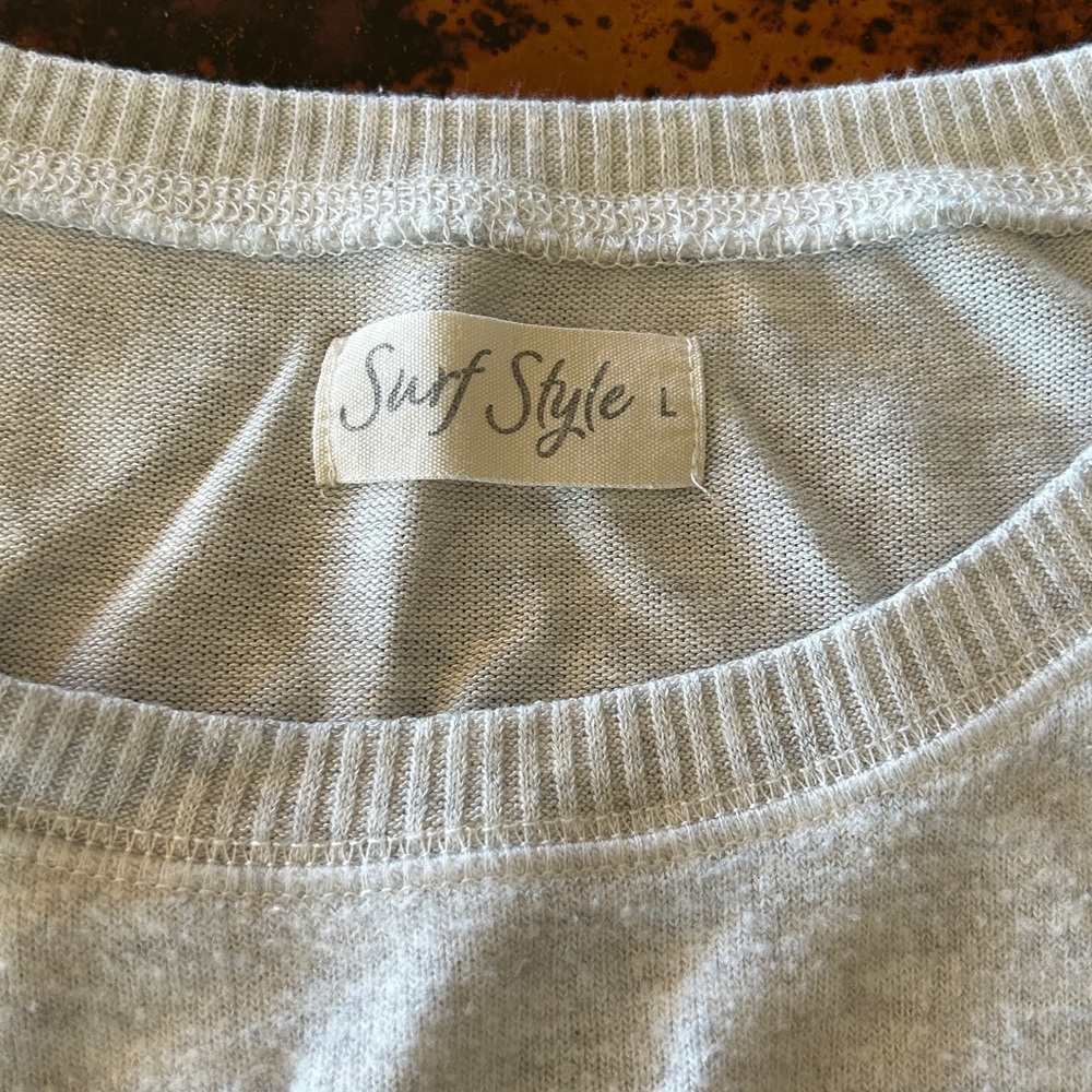 Surf Style lightweight top. - Picture 2 of 4